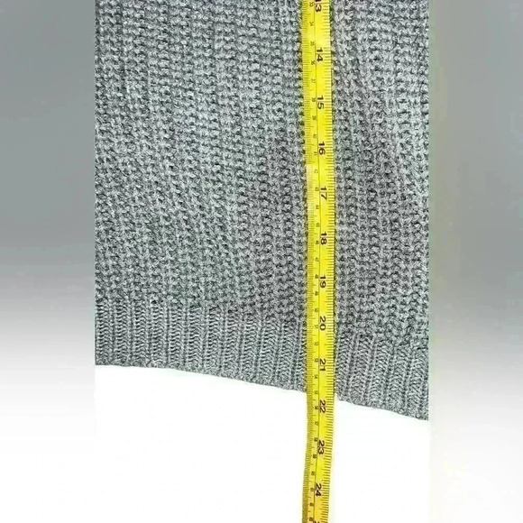 wild flower sweater Size Small Gray V Neck Ribbed Cubbed Comfy - Picture 5 of 7